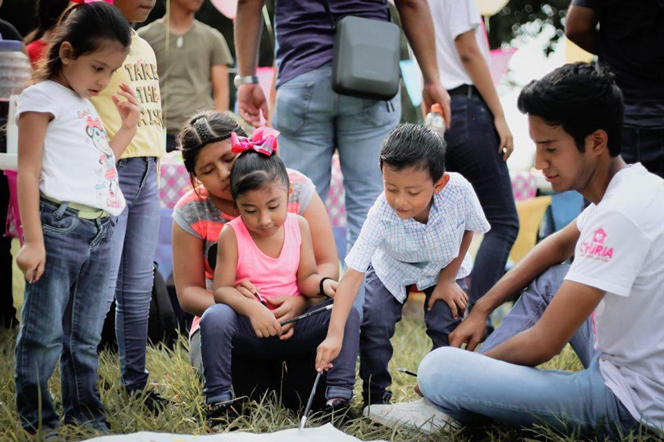 niña con guitarra